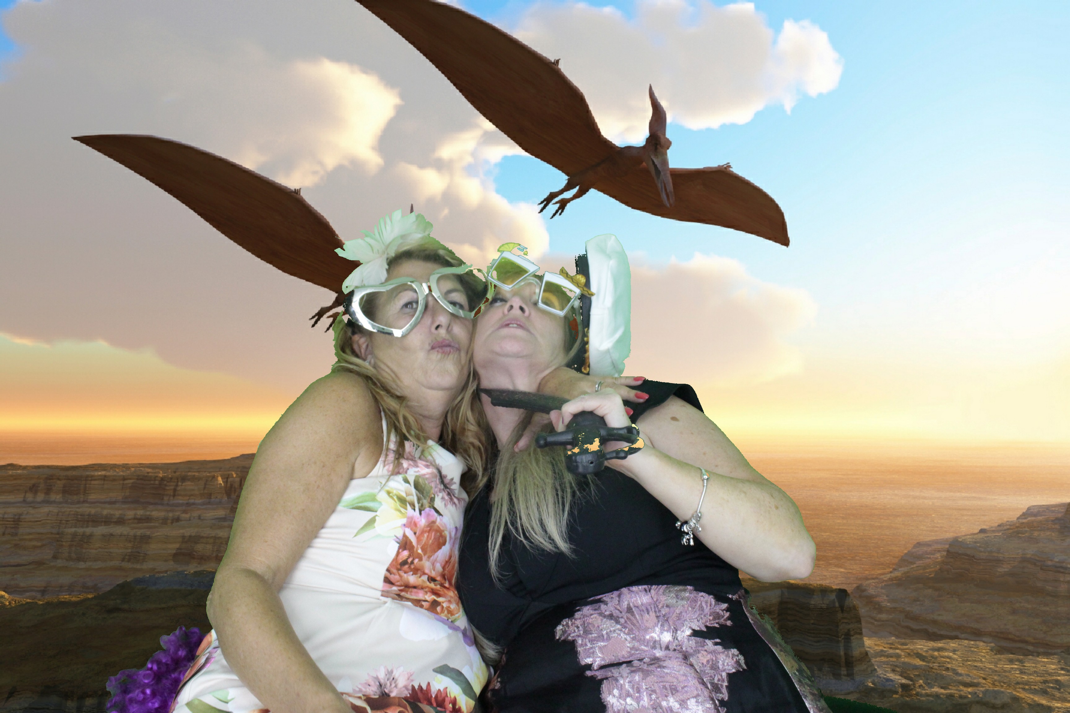 Mr & Mrs Hillier | View more photos from the event at gallery.myphotoboothexperience.co.uk/u/MyPhotoBoothExperienceLtd/Mr-Mrs-Hillier
